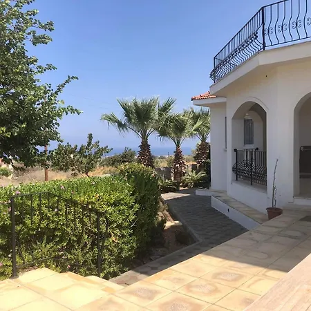 Beautiful Spacious, Private 4 Bedroomed With Amazing Views And Own Poolp *
