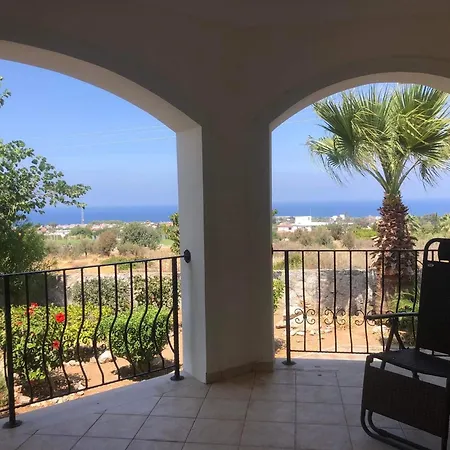 Beautiful Spacious, Private 4 Bedroomed With Amazing Views And Own Poolp לאפיטוס