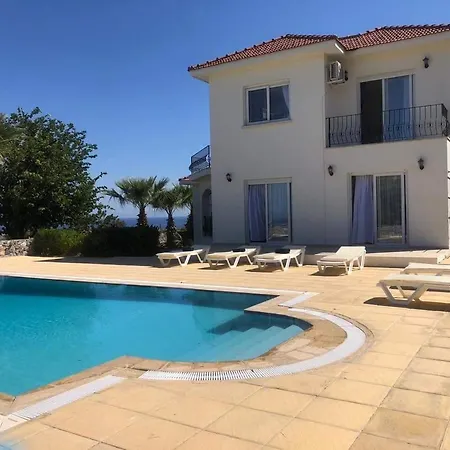 Beautiful Spacious, Private 4 Bedroomed With Amazing Views And Own Poolp Willa