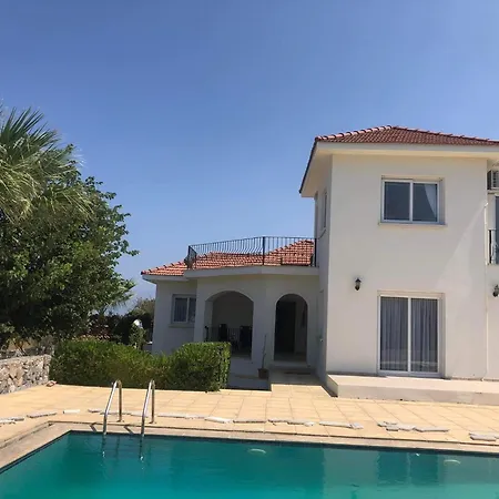 Beautiful Spacious, Private 4 Bedroomed With Amazing Views And Own Poolp Willa Lapitos