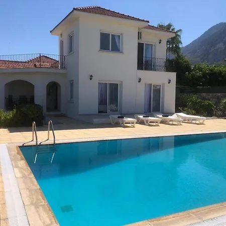 Willa Beautiful Spacious, Private 4 Bedroomed With Amazing Views And Own Poolp Lapitos